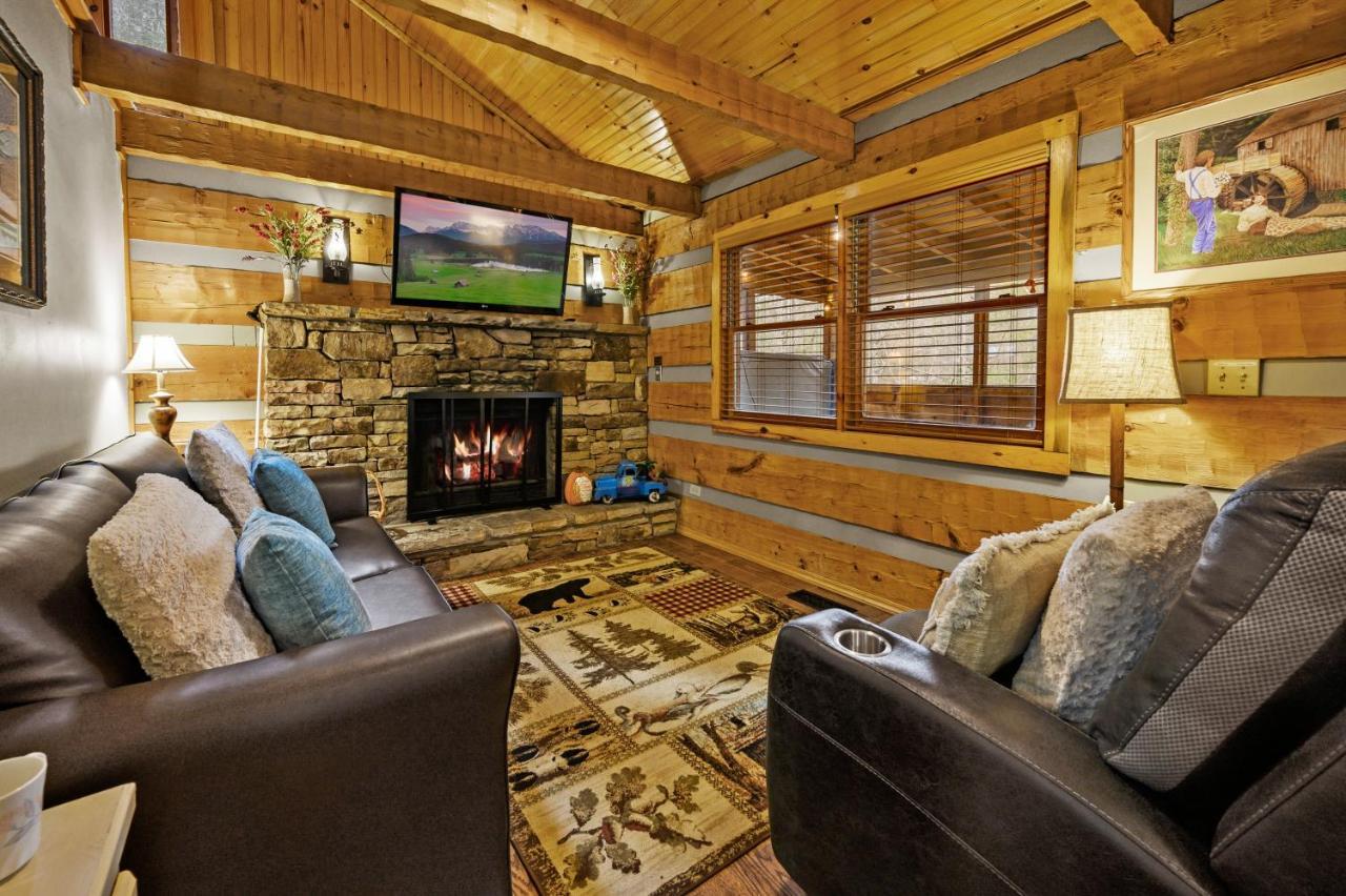The Robins Nest With Hot Tub Villa Pigeon Forge Bagian luar foto