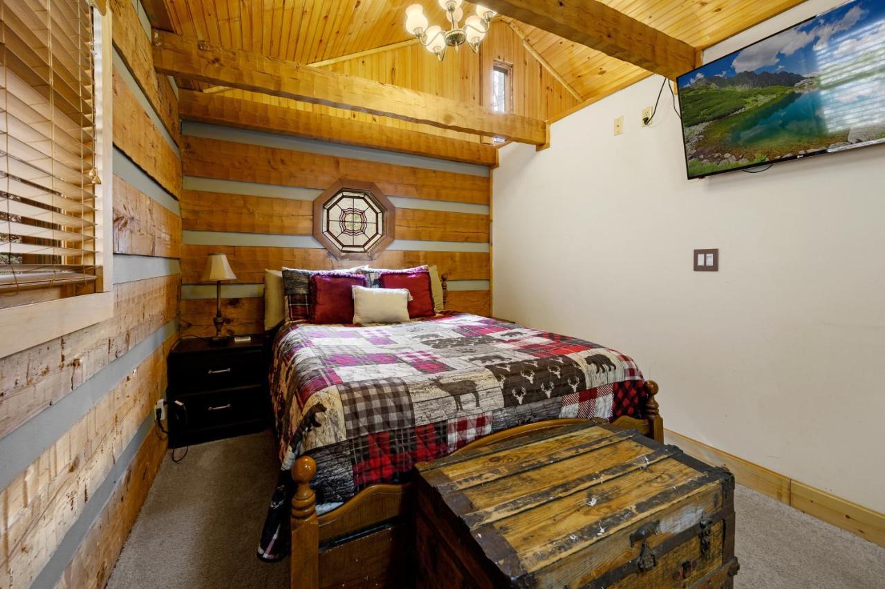 The Robins Nest With Hot Tub Villa Pigeon Forge Bagian luar foto