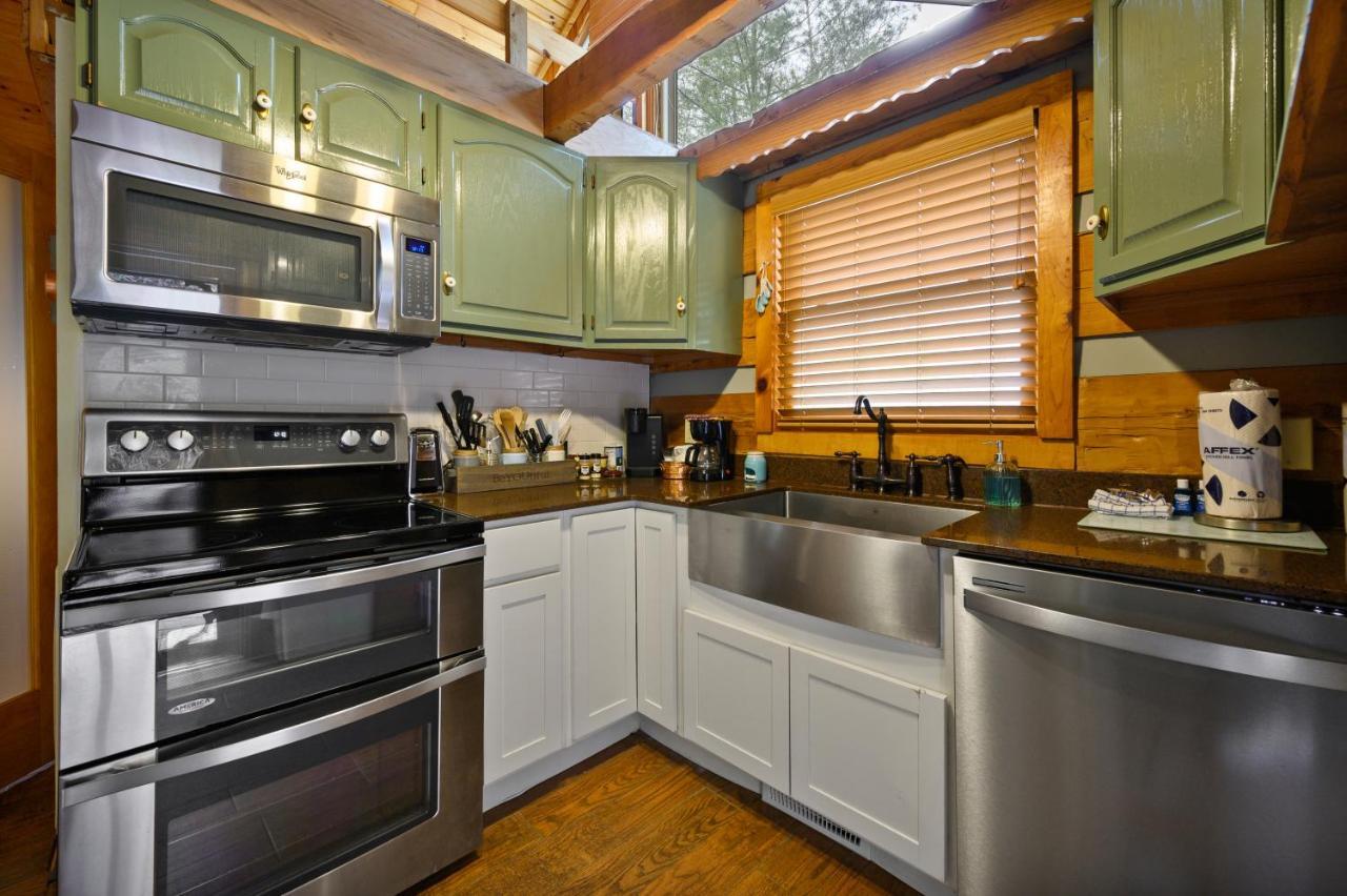 The Robins Nest With Hot Tub Villa Pigeon Forge Bagian luar foto