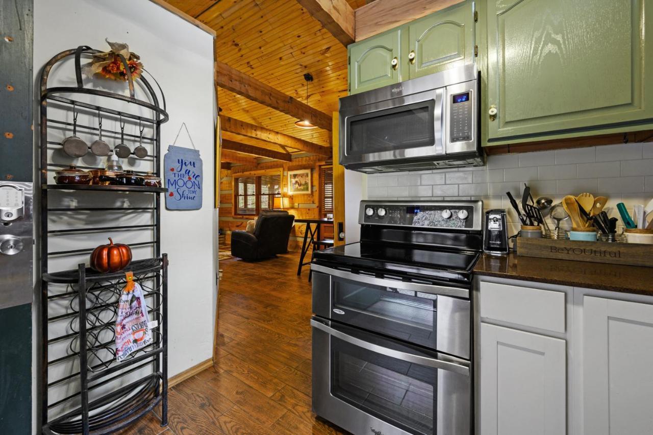 The Robins Nest With Hot Tub Villa Pigeon Forge Bagian luar foto
