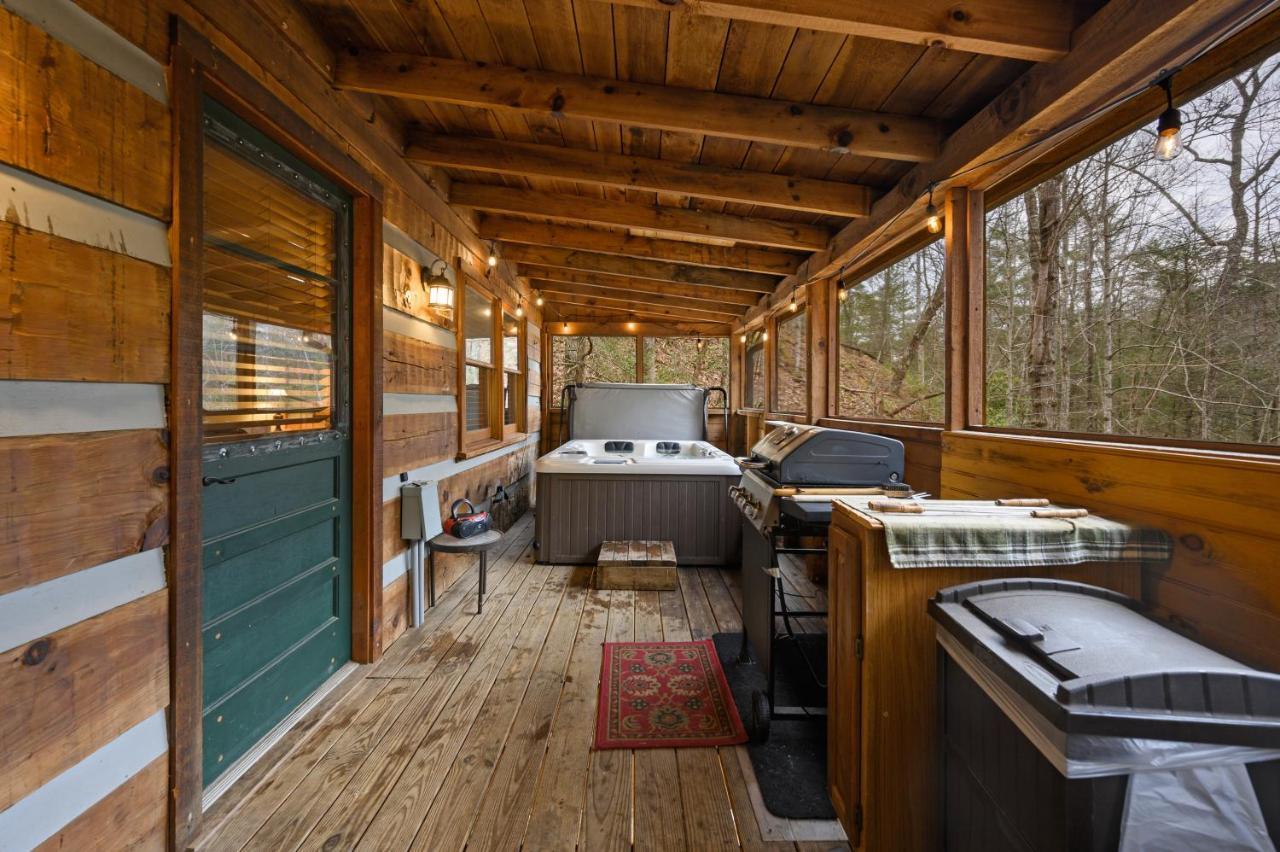 The Robins Nest With Hot Tub Villa Pigeon Forge Bagian luar foto