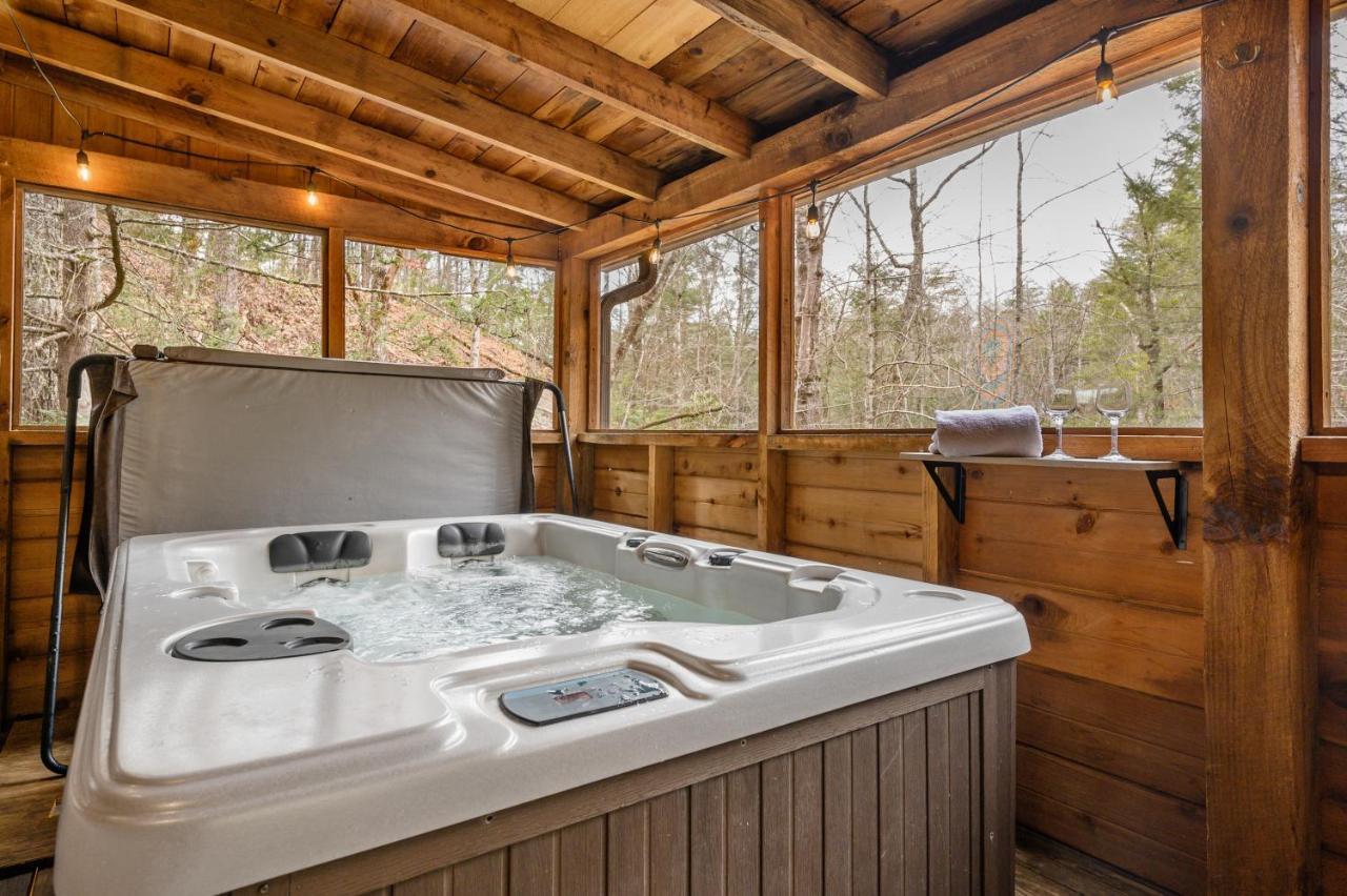 The Robins Nest With Hot Tub Villa Pigeon Forge Bagian luar foto