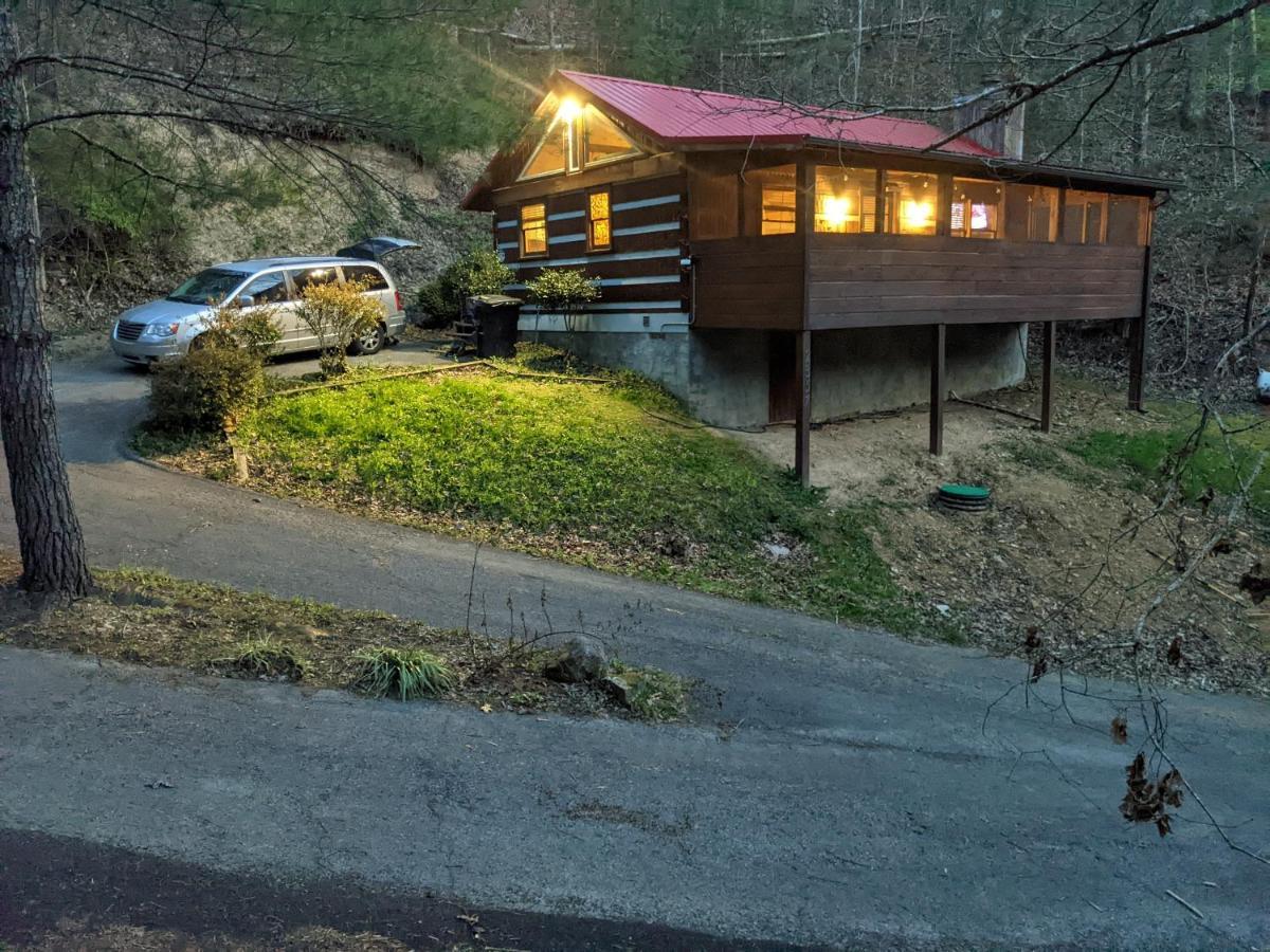 The Robins Nest With Hot Tub Villa Pigeon Forge Bagian luar foto