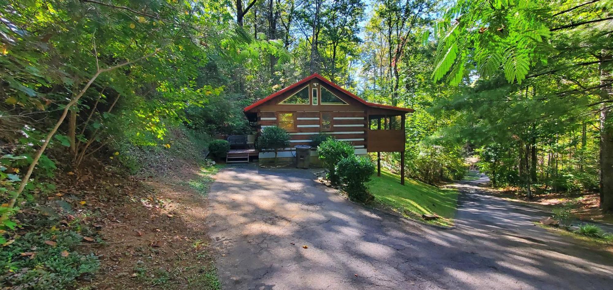 The Robins Nest With Hot Tub Villa Pigeon Forge Bagian luar foto