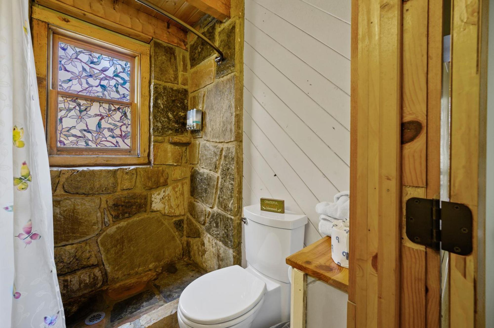 The Robins Nest With Hot Tub Villa Pigeon Forge Bagian luar foto